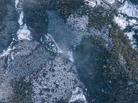 山村雪景航拍