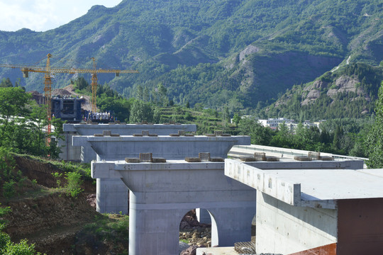 铁路桥梁高空施工