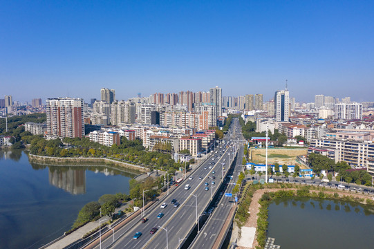 航拍湖南岳阳市城市景观