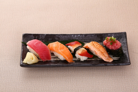 寿司五种拼