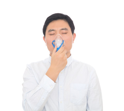 呼吸疾病患者在做雾化治疗