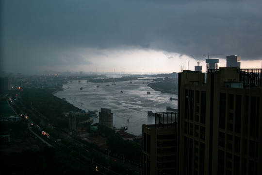 暴雨