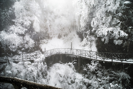 张家界天门山雪景