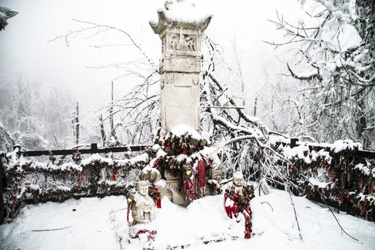 张家界天门山雪景