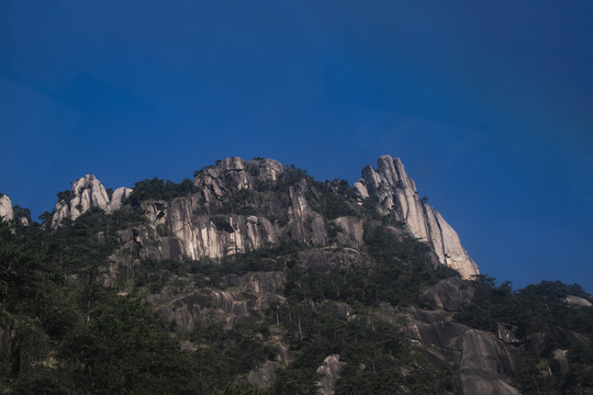山的颜色