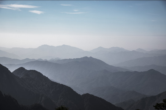 层峦叠嶂