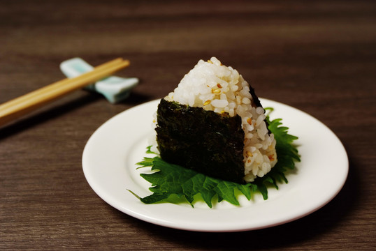 三角海鲜海苔饭团