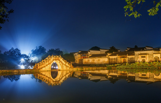 宏村夜景小桥流水