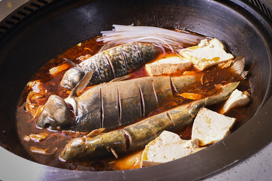 铁锅炖三样鱼