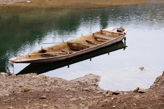 河里的小船
