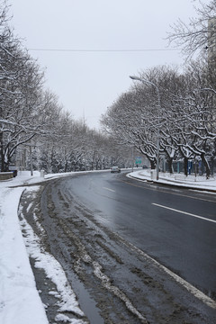 雪后马路