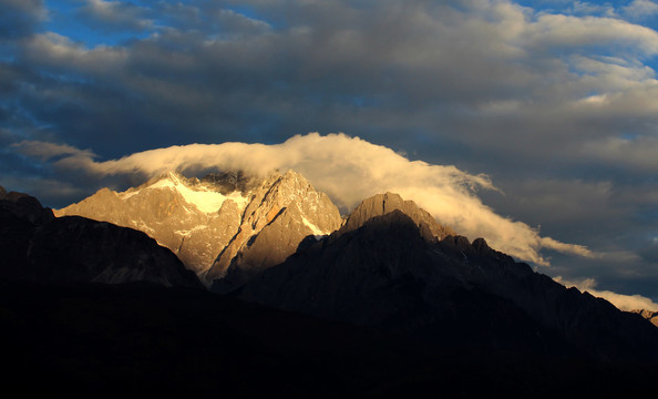 日照金山