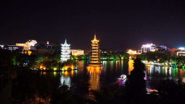 桂林日月双塔夜景