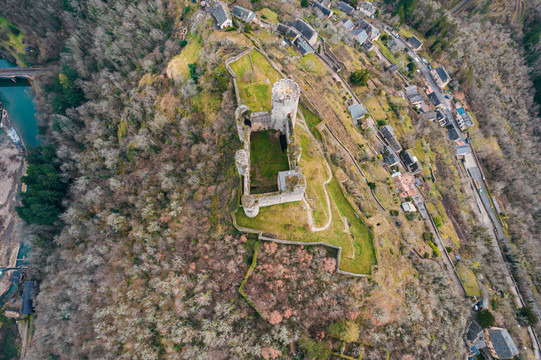 法国中世纪纳雅克城堡古城航拍