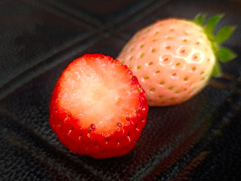 果肉静物红白草莓