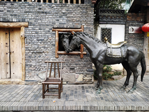 马雕像
