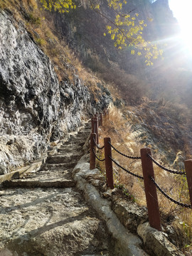 古路村崖壁天路