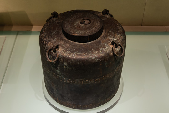 战国青铜罐