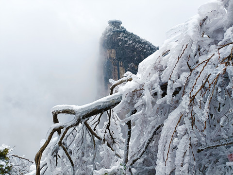 天门山雪景