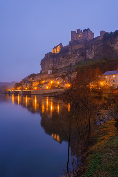 法国中世纪贝纳克城堡夜景
