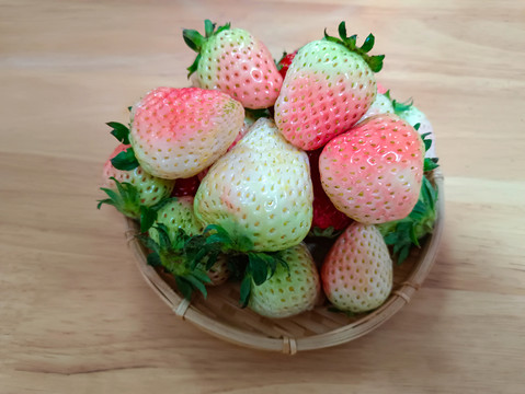 鲜美白草莓