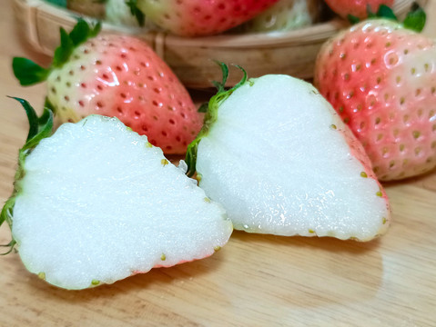 鲜美白草莓果肉特写