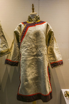 鄂伦春族女式狍皮长袍