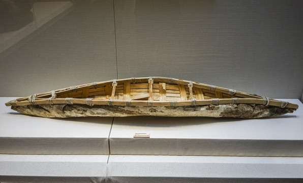 鄂伦春族兽皮船模型