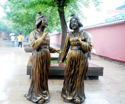 大雁塔广场唐代女人雕塑