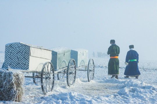 冬季蒙古族男式服饰
