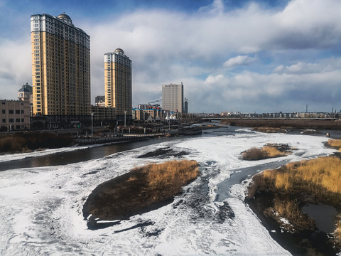 冬季城市内河