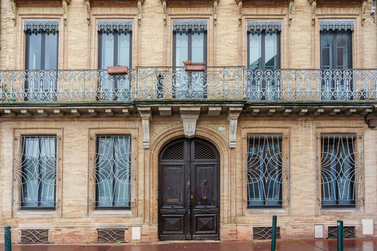 法国传统建筑墙面门窗