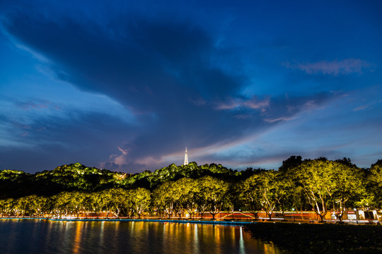 杭州宝石山夜色