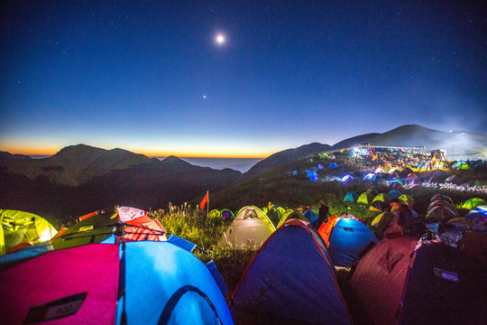 武功山观音宕帐篷节夜景