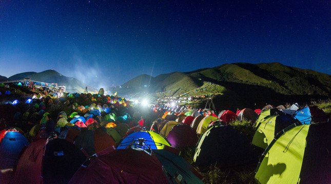 武功山观音宕帐篷节夜景