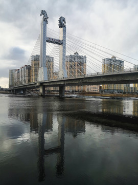 城市跨河斜拉桥