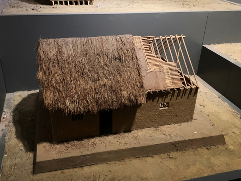 古代土墙茅屋模型