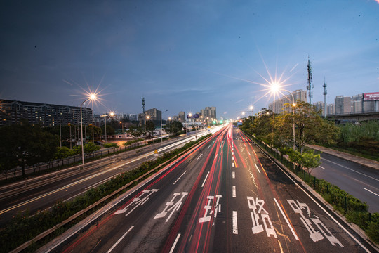 莲石路晖影