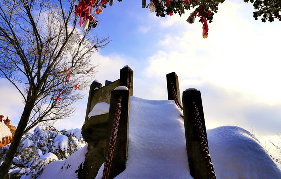 竹溪春雪山顶