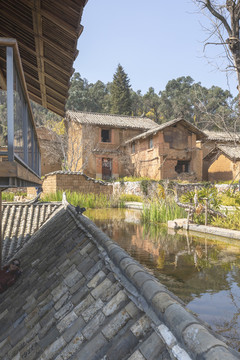 青瓦屋顶土木结构传统民居