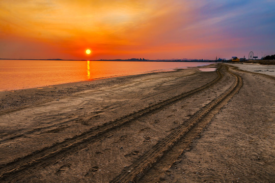 夕阳沙滩