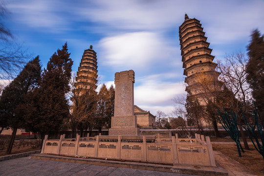 中国山西太原市永祚寺双塔风光