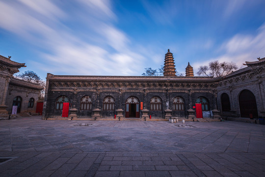 中国山西太原市永祚寺双塔风光