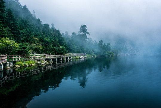 螺髻山大海子