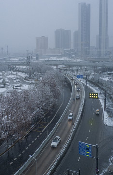 雪天的桥