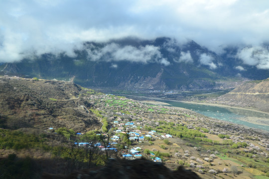 雅鲁藏布江风景区