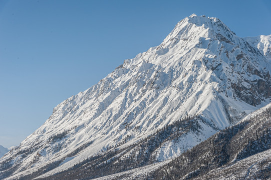 岗日嘎布雪山