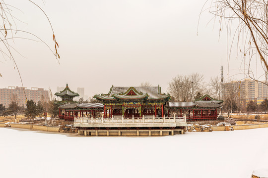 中国山西永祚寺双塔冬雪风光