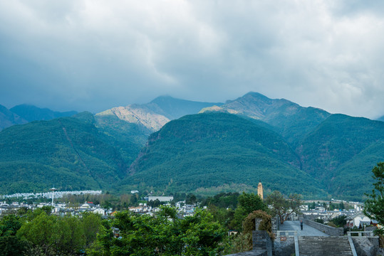 云南大理洱海丁苍山风光