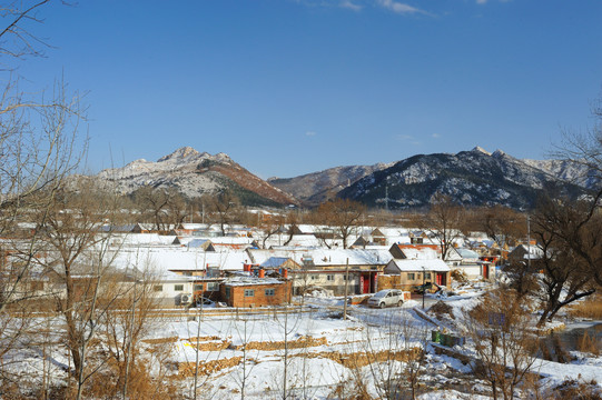 雪后的山村